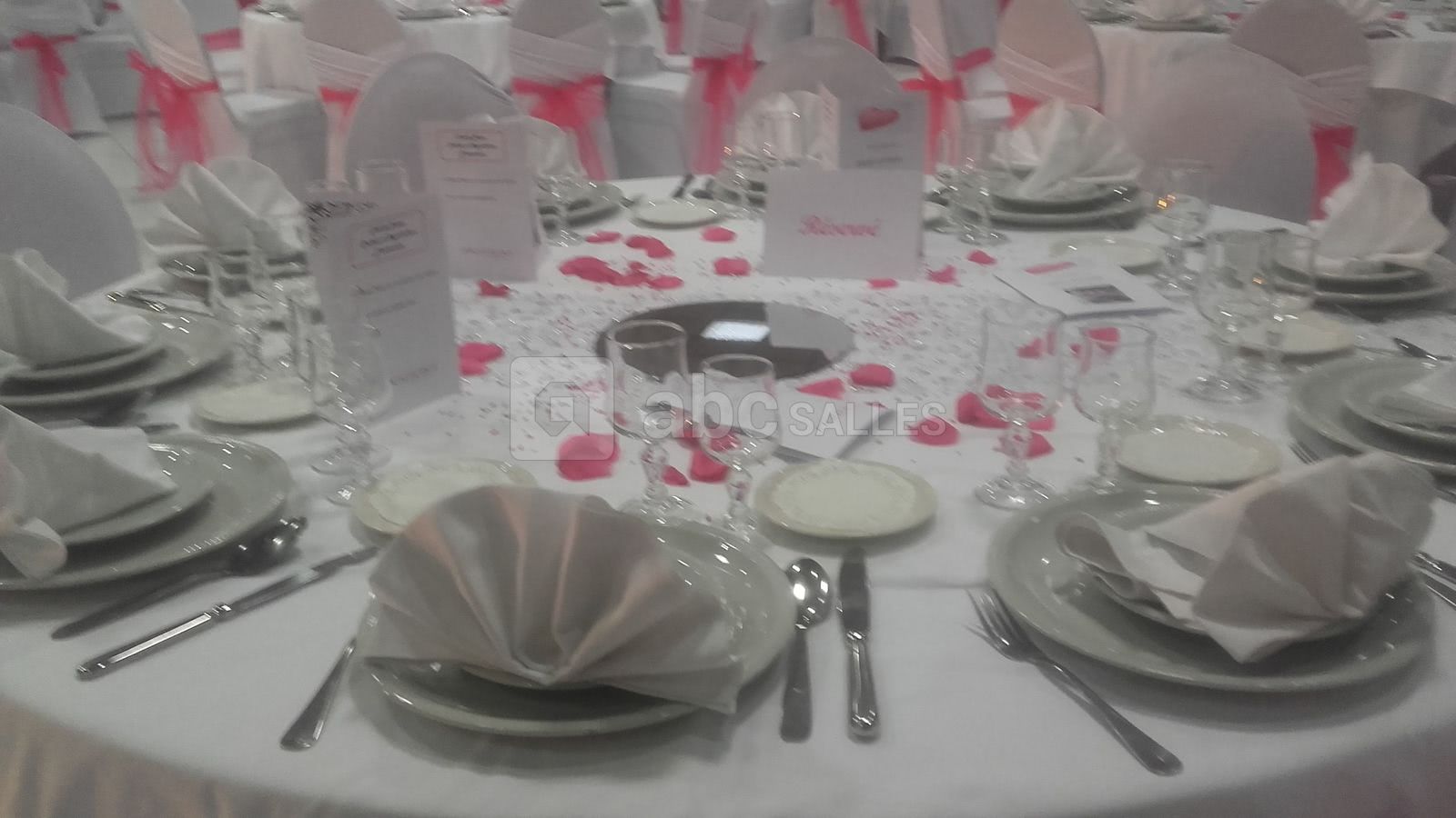 TABLE MODERNE