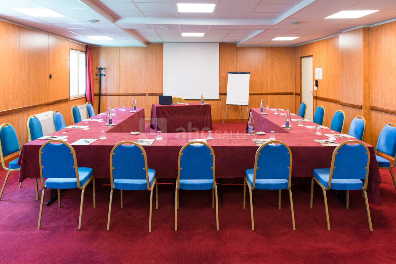 Salle de réunion en U