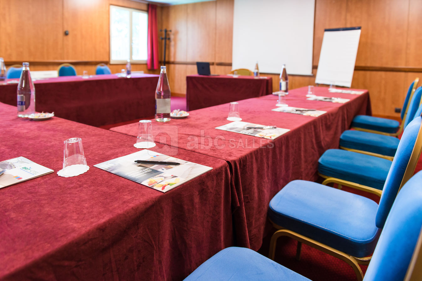 Salle de réunion en U
