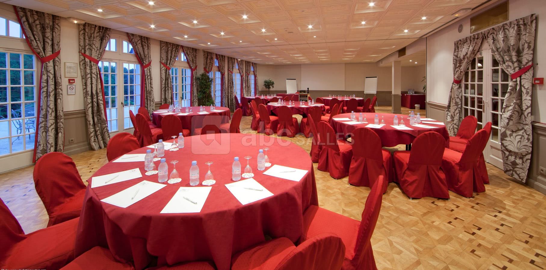 Salon mise en place en cabaret