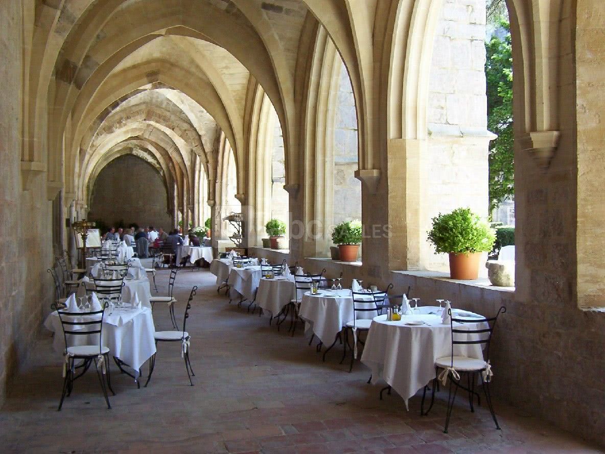 Restauration dans le Cloître