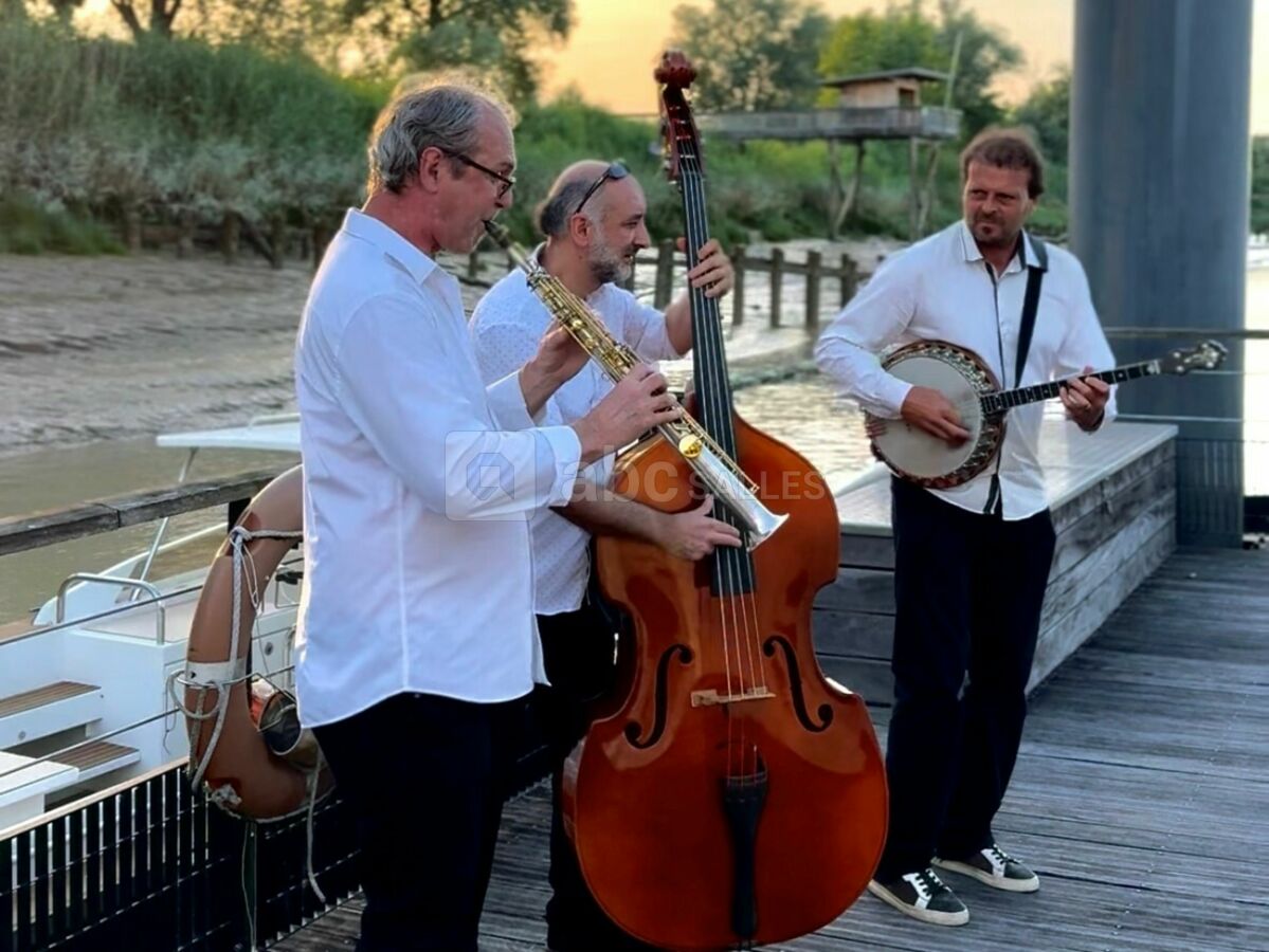 Accueil trio de jazz sur le ponton