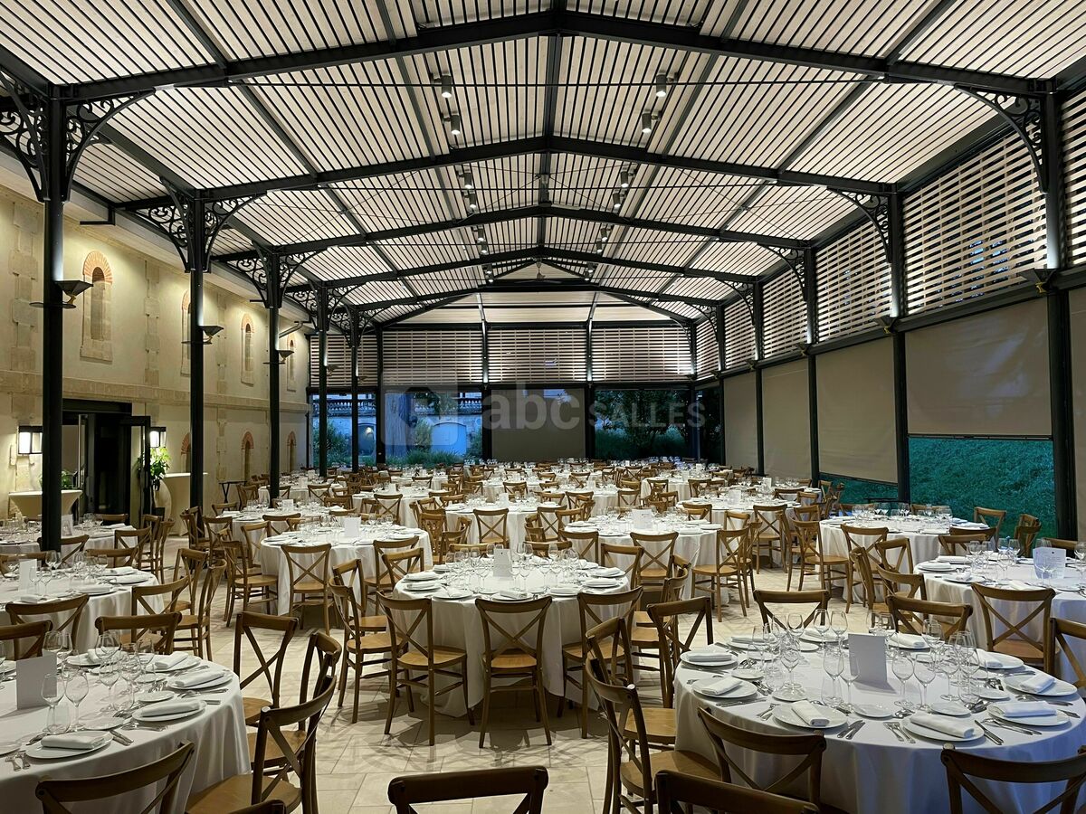 Halle dîner assis