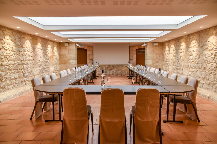 Salle de projection en U