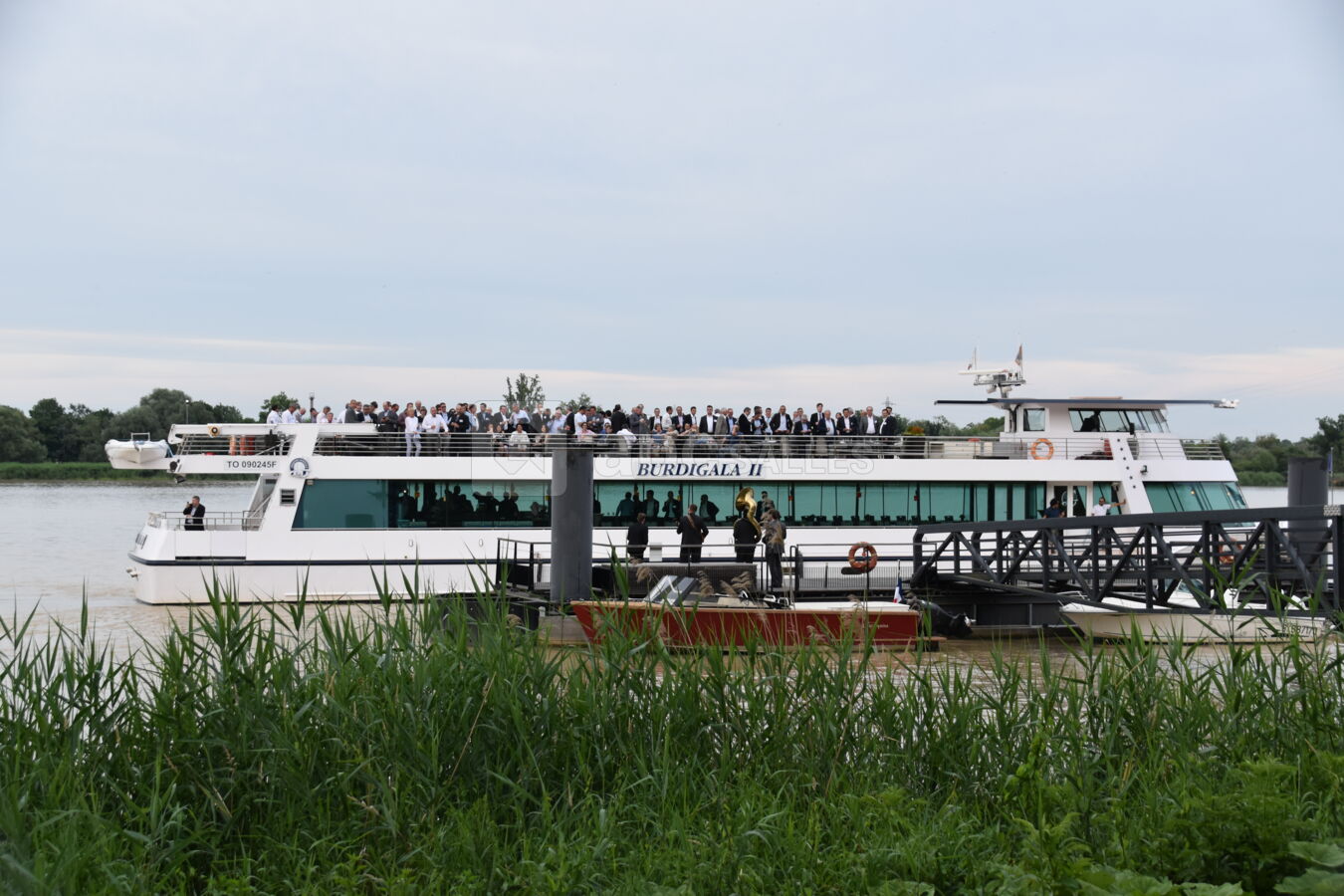 Arrivée bateau - Ponton Grattequina
