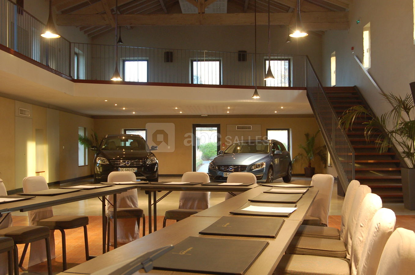 Pavillon réunion interne concession automobile