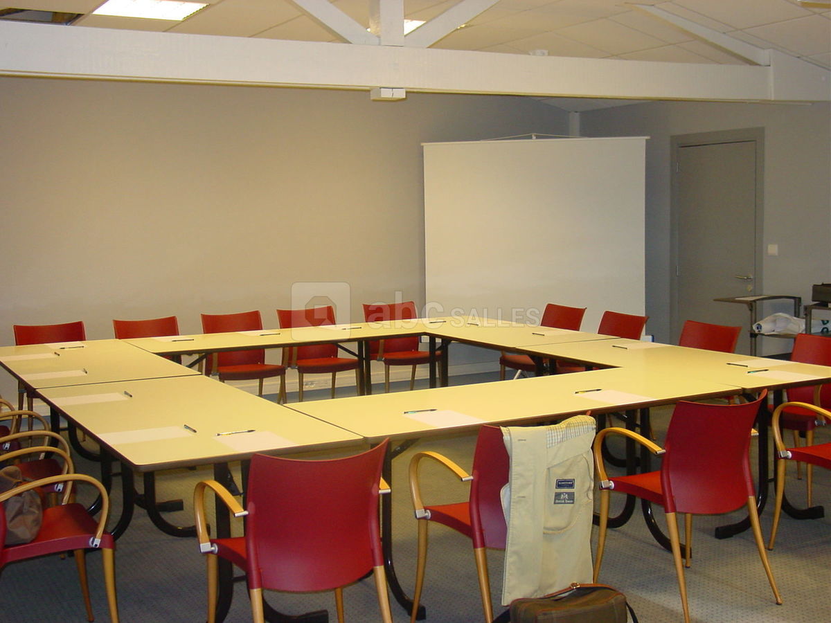 Reunion dans la salle de 70m2