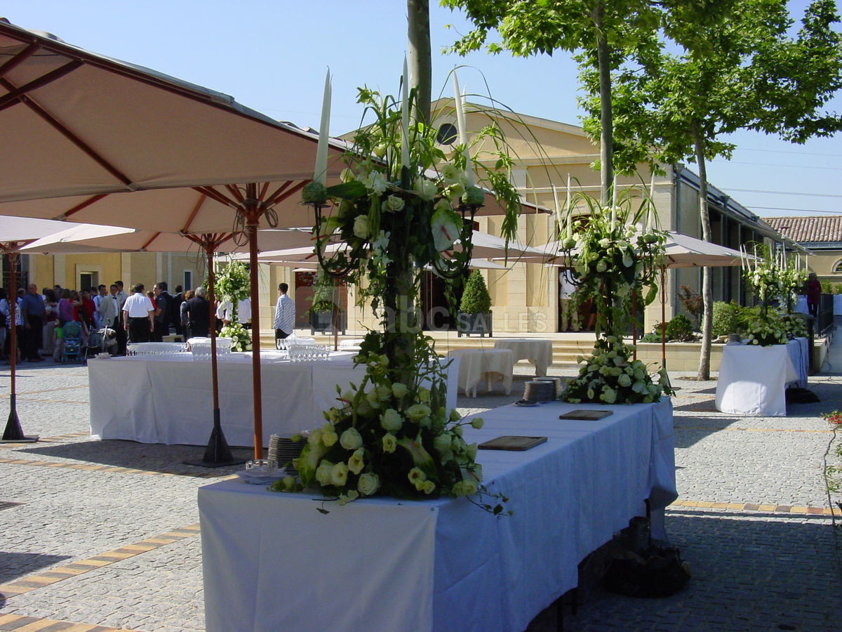 Cocktail mariage dans la cour d'honneur