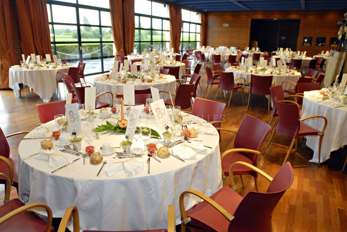 Mariage dans la salle de receptions