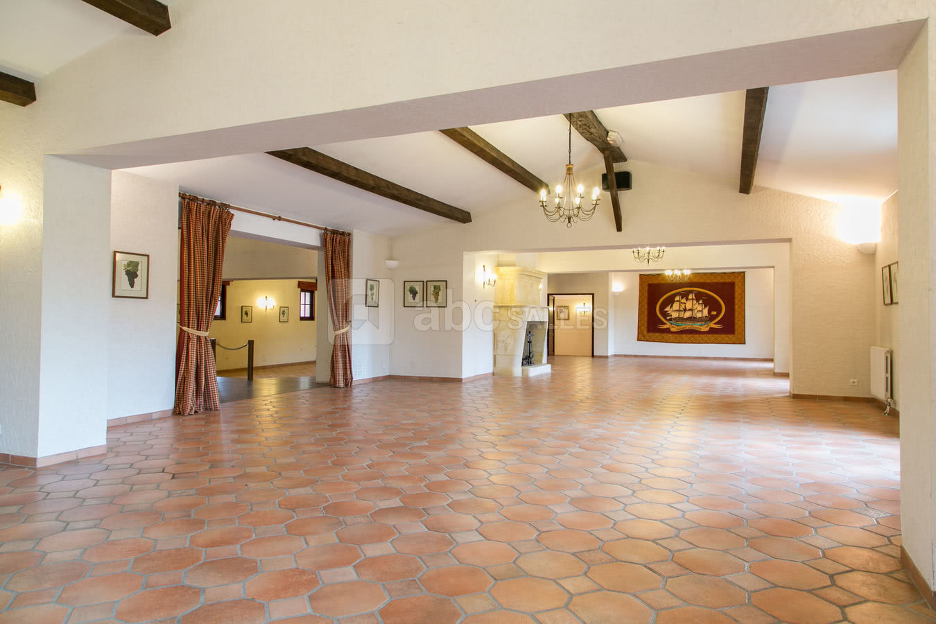 Salle de 300 m² aux Vieux Chais