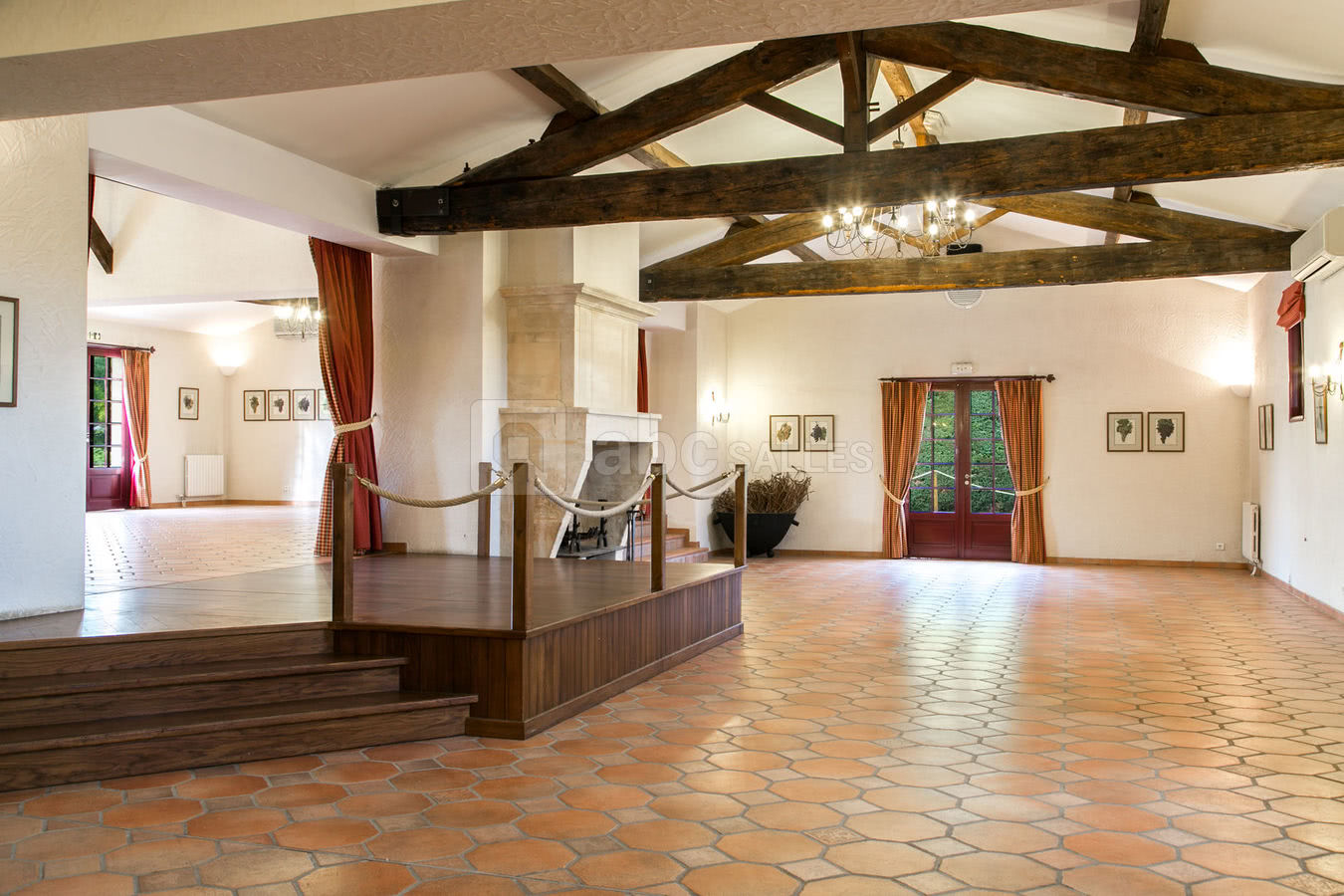 Salle de 300 m² aux Vieux Chais