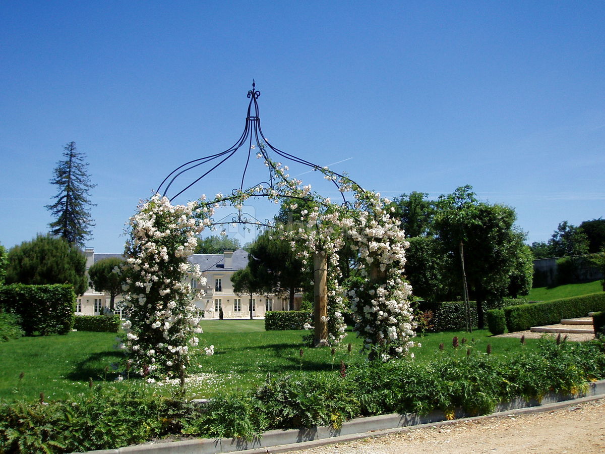 Gloriette fleurie