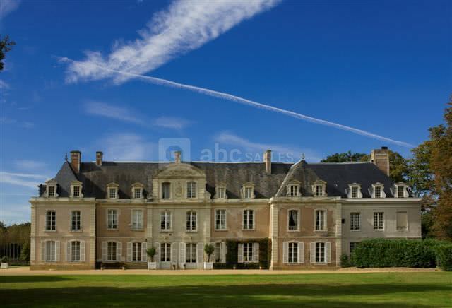 La façade est du chateau : les fenêtres des chambres