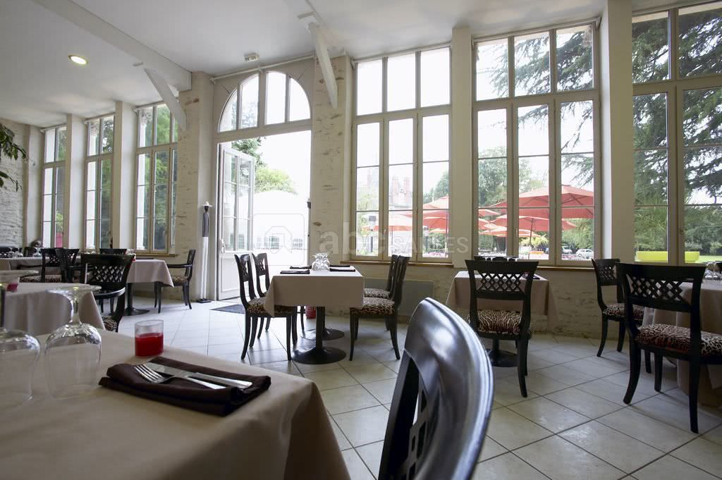 Intérieur de l'orangerie en configuration diner