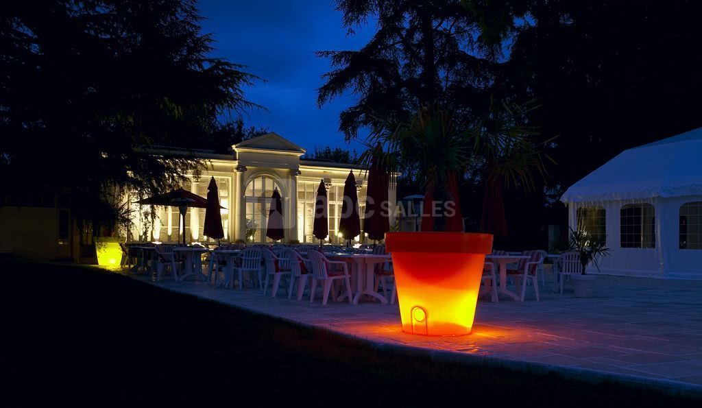 Terrasse et orangerie la nuit