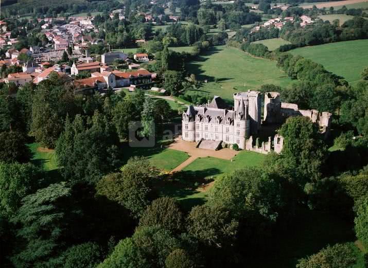 Le château et ses dépendances