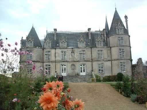 Une des façades du château