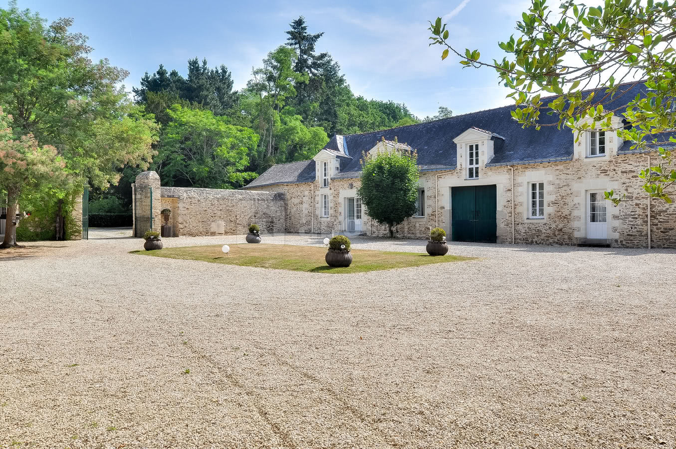 Ancienne cour du Chateau 1