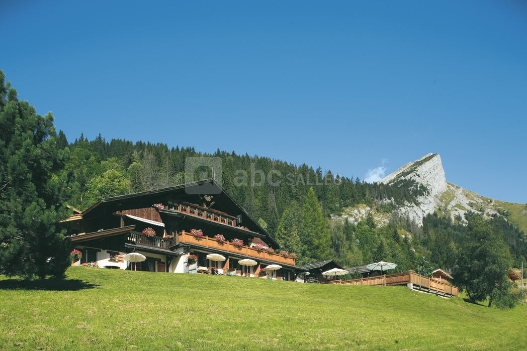 Les chalets de la serraz, l'été