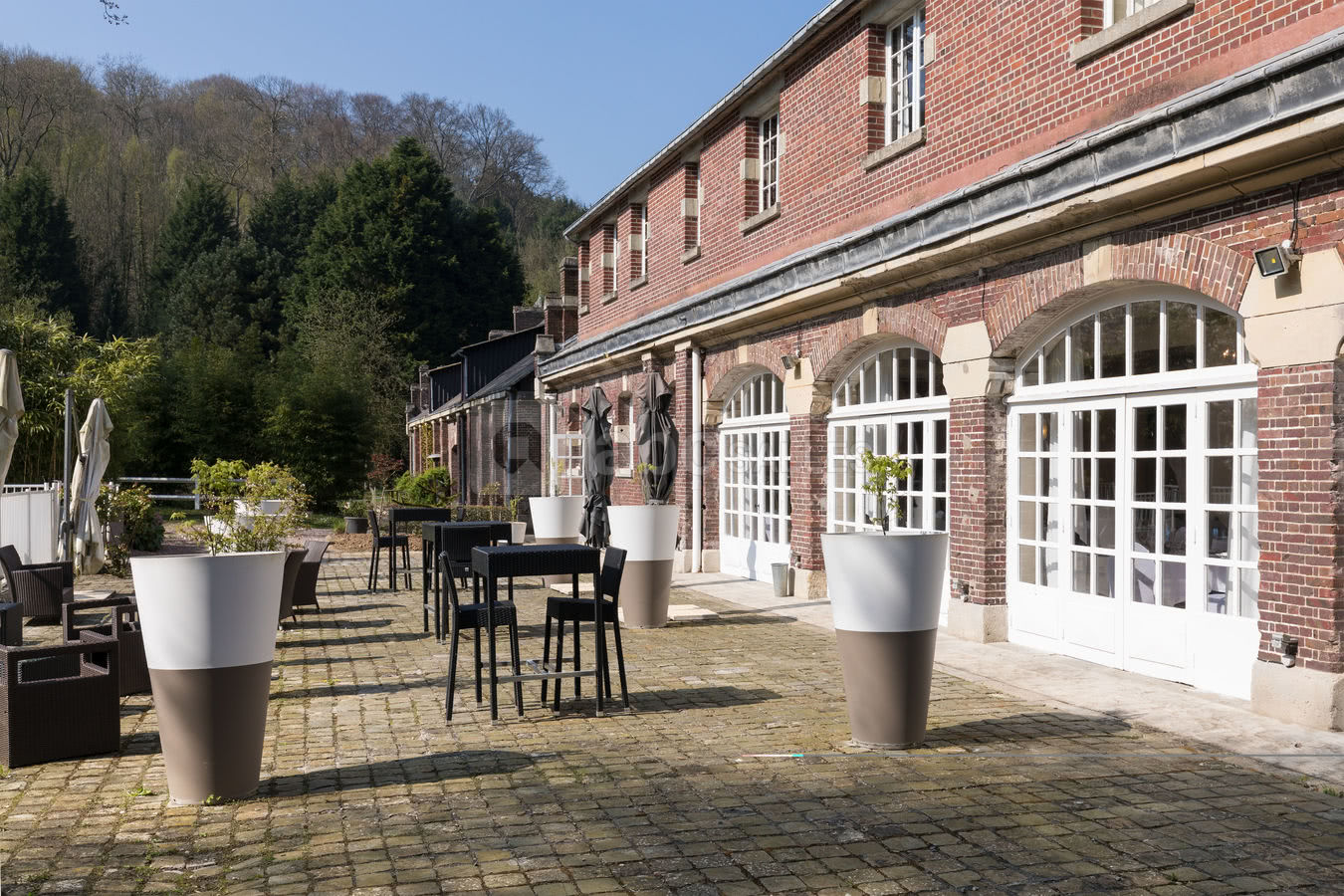 Terrasse extérieure de la salle du "Vautrait"