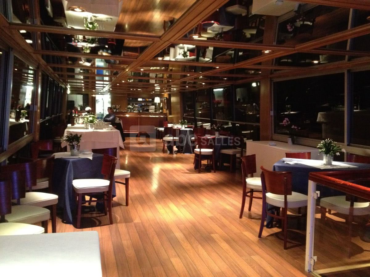 Votre cocktail dinatoire à bord du bateau le Rive droite