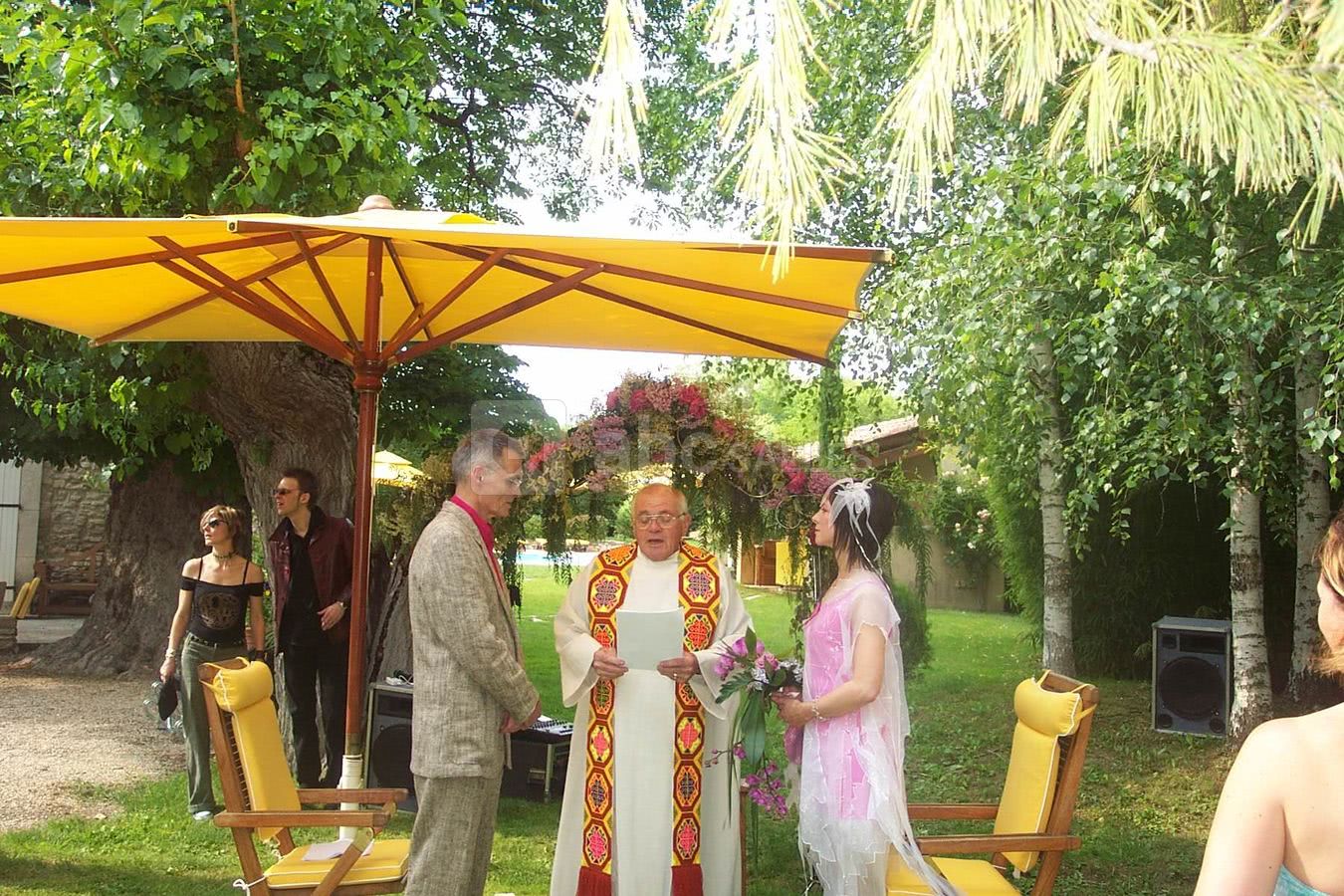 Célébration mariage dans le parc
