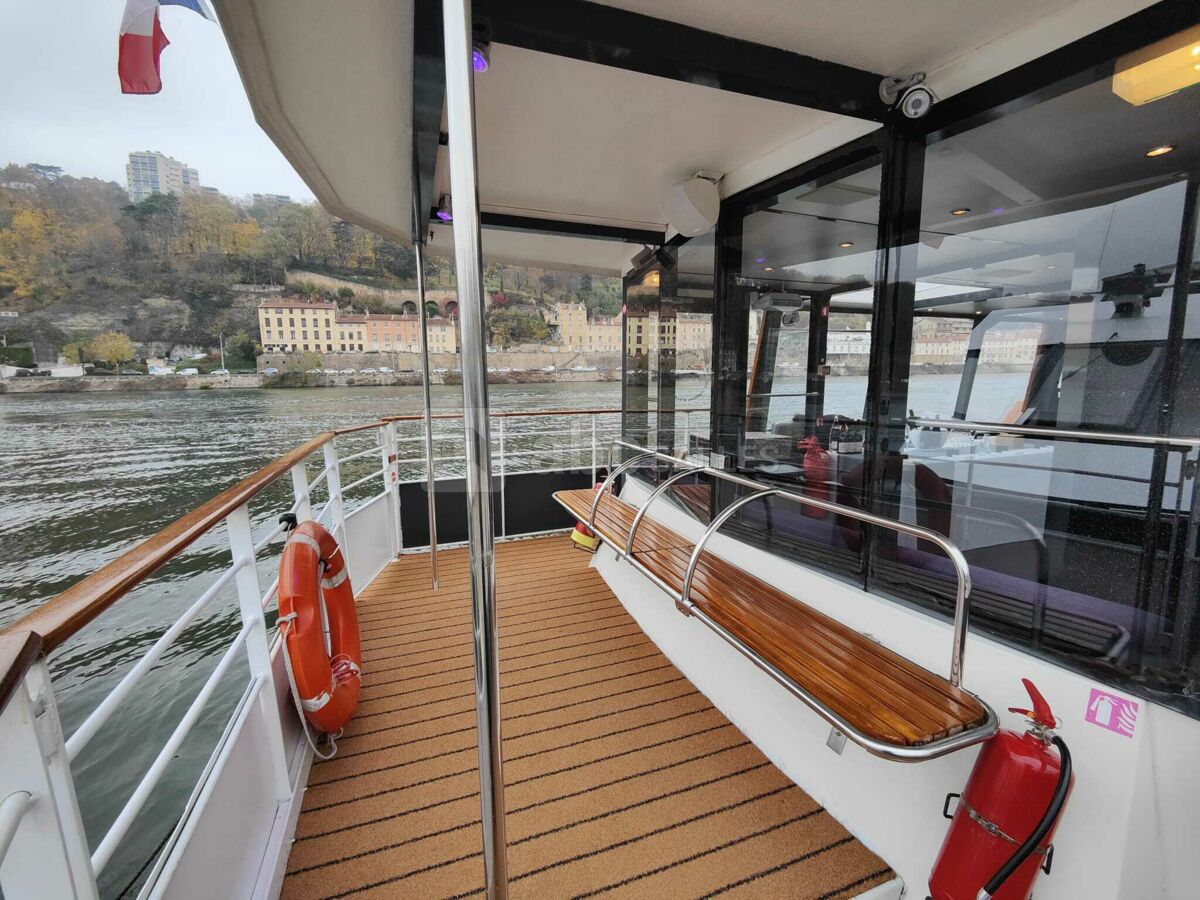 Les Yachts de Lyon - Espace extérieur du bateau La Mouche