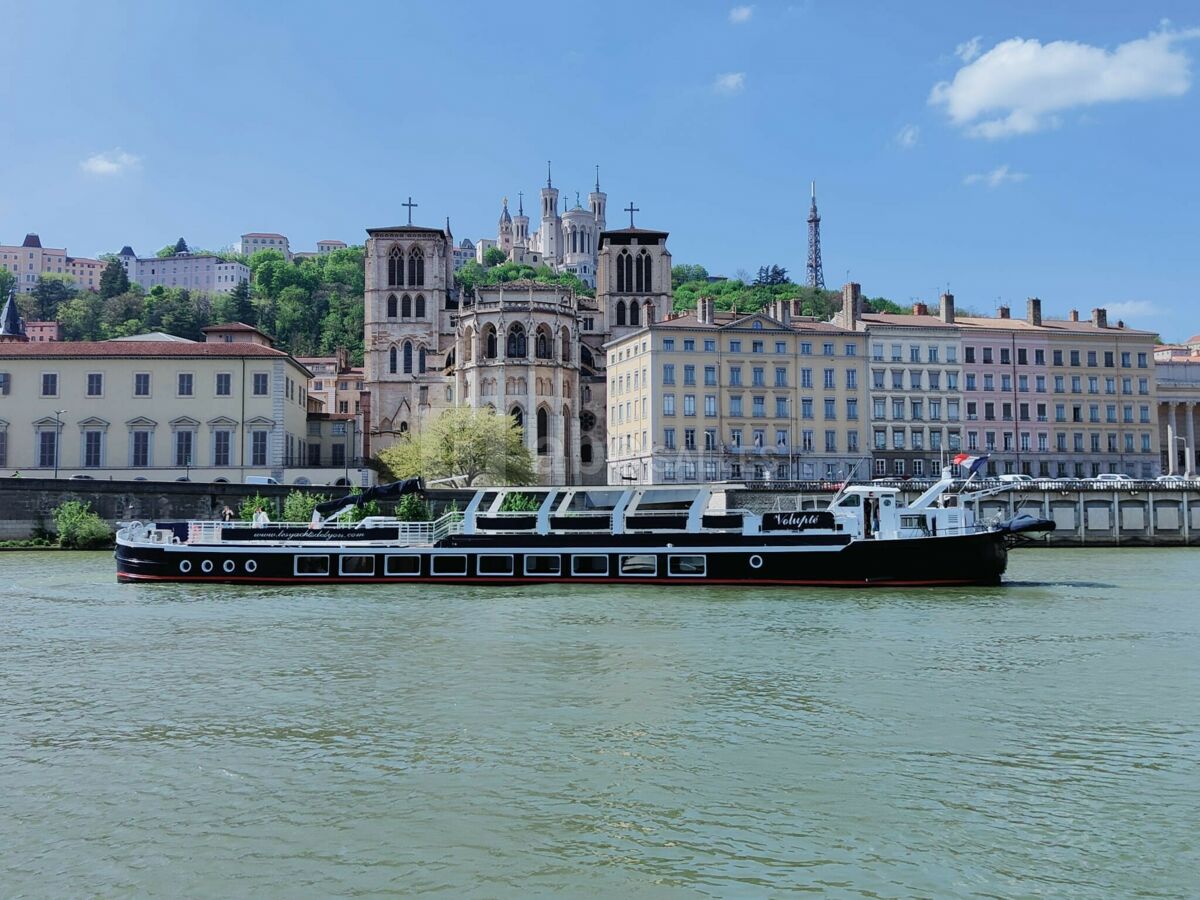 Les Yachts de Lyon - Espace extérieur du Bateau Volupte