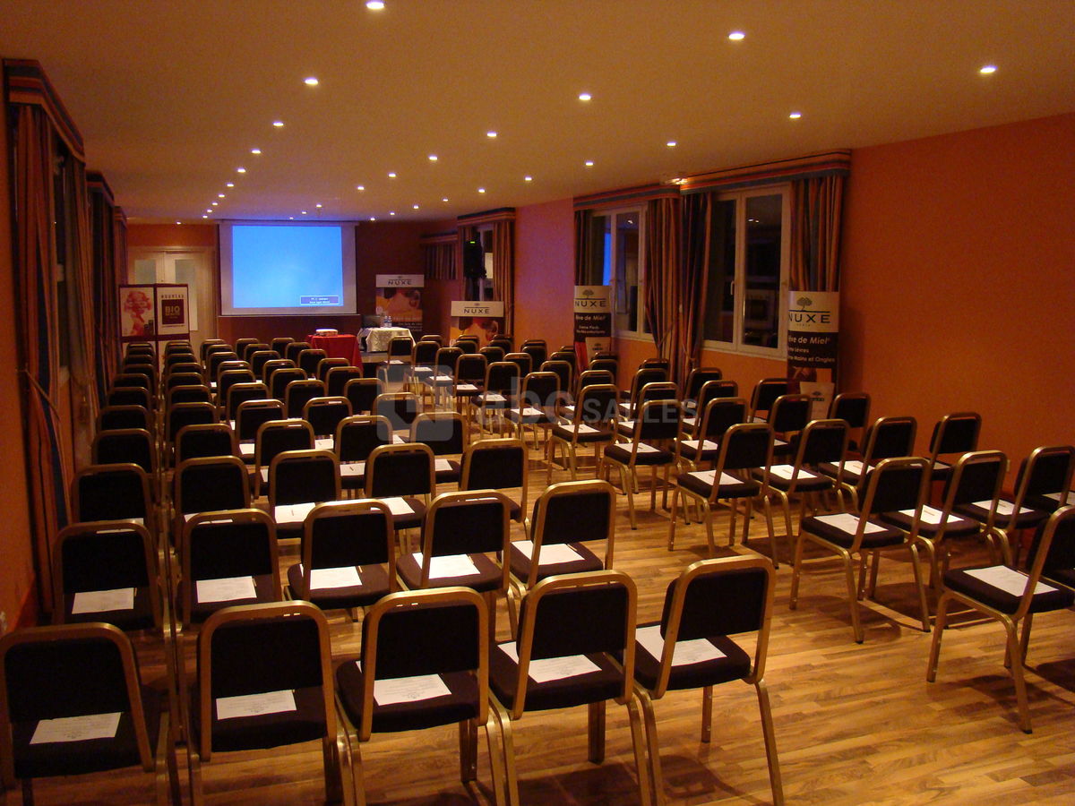 Salle en dispsotion conférence