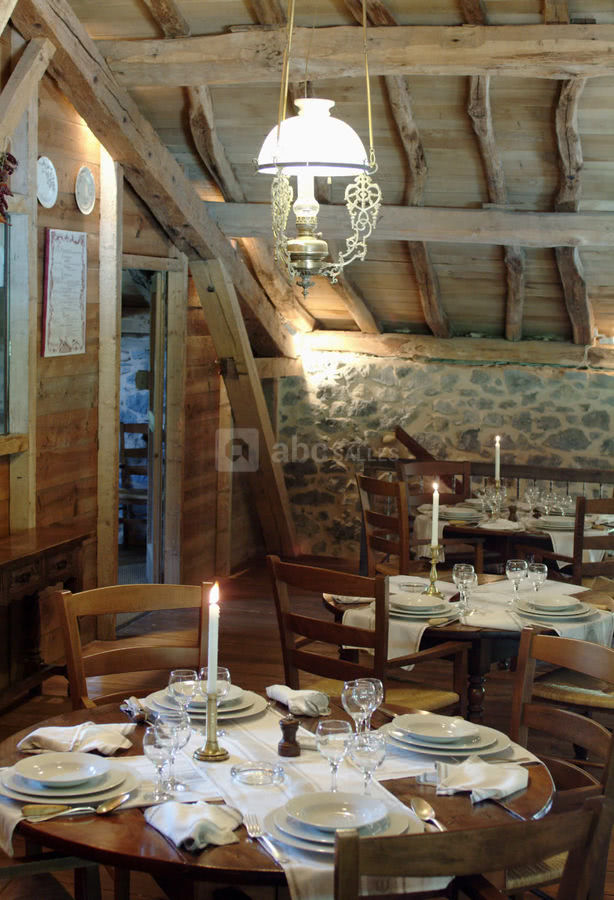 Le cadre d'une auberge d'autrefois.