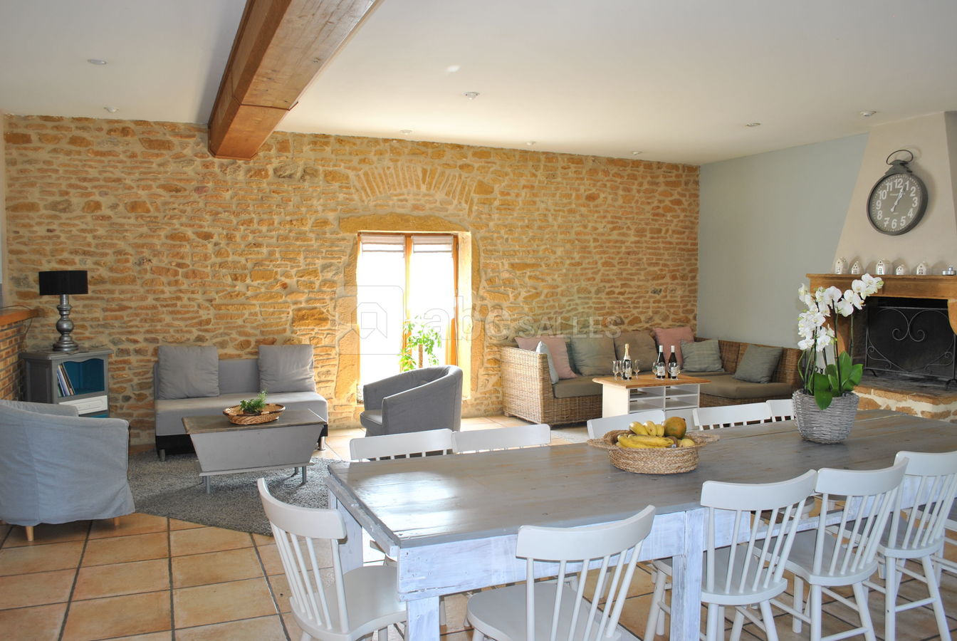 La salle de vie Domaine des Vignes d'Hôtes