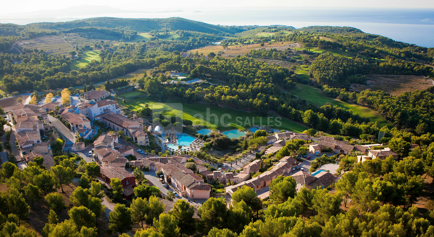Hôtel et golf, vue aérienne