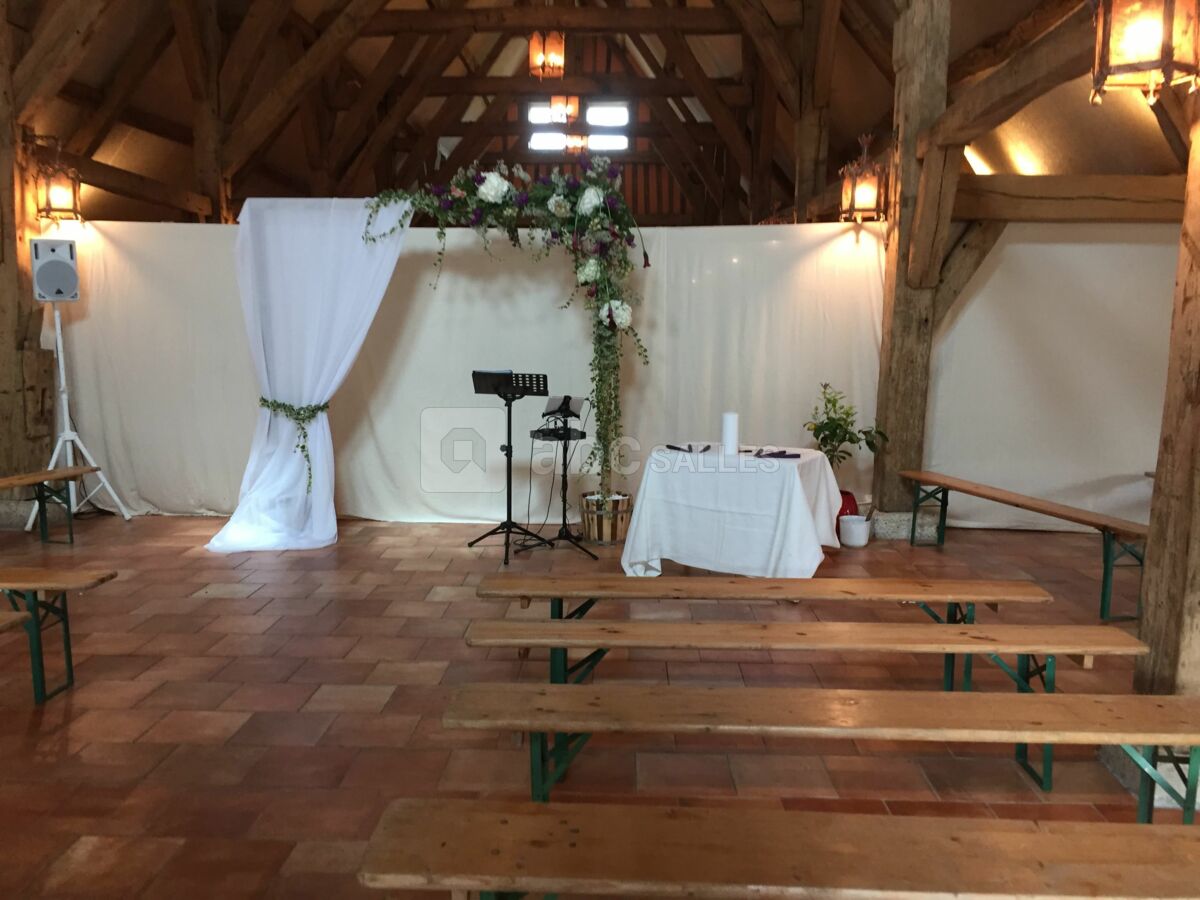 Laïque en salle