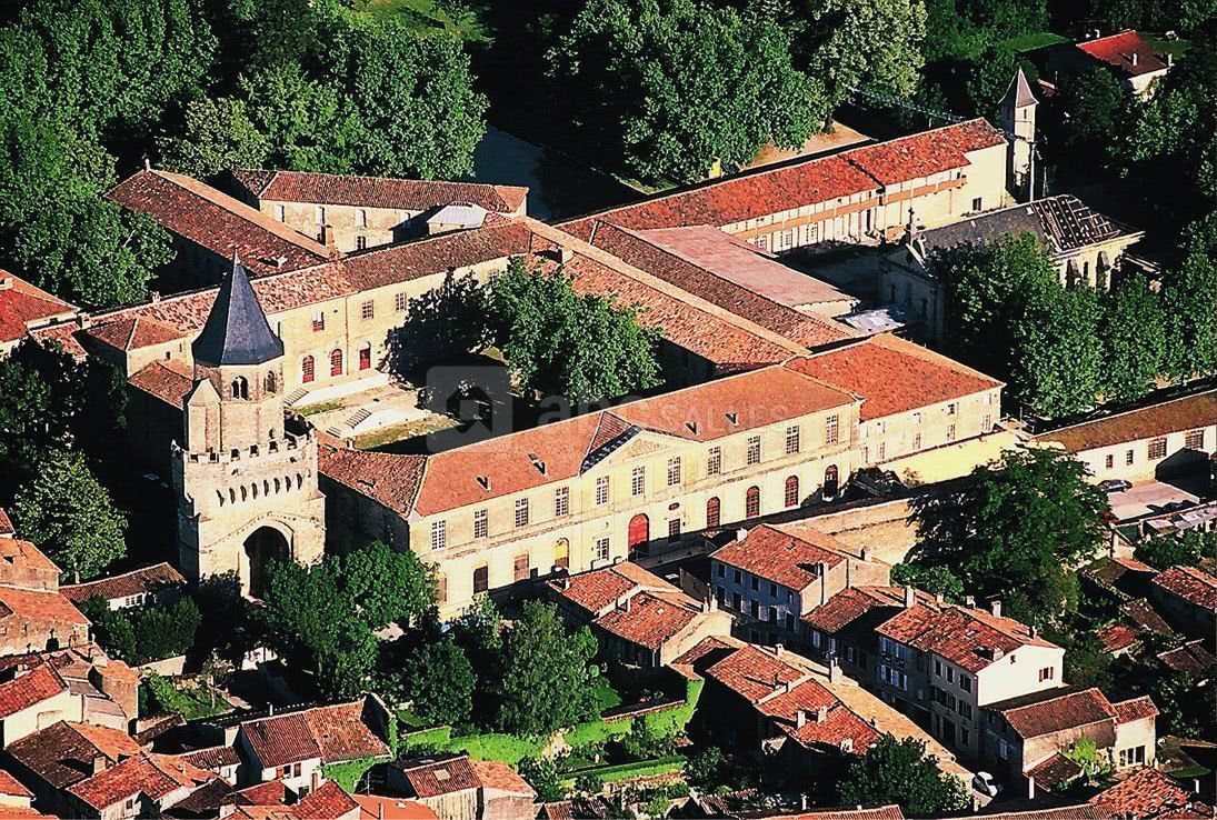 Vue aérienne abbaye ecole