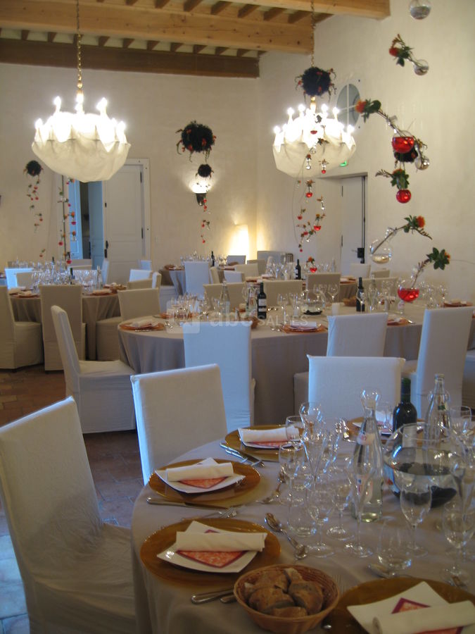 Réfectoire des rouges décoré pour mariage