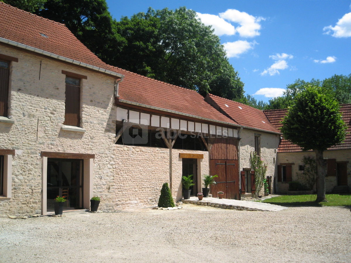 Façade salle la source