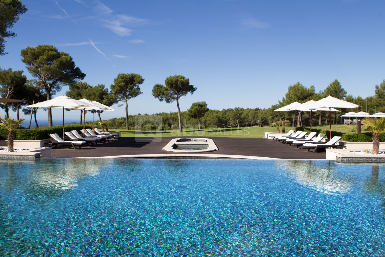 Vue extérieure piscine