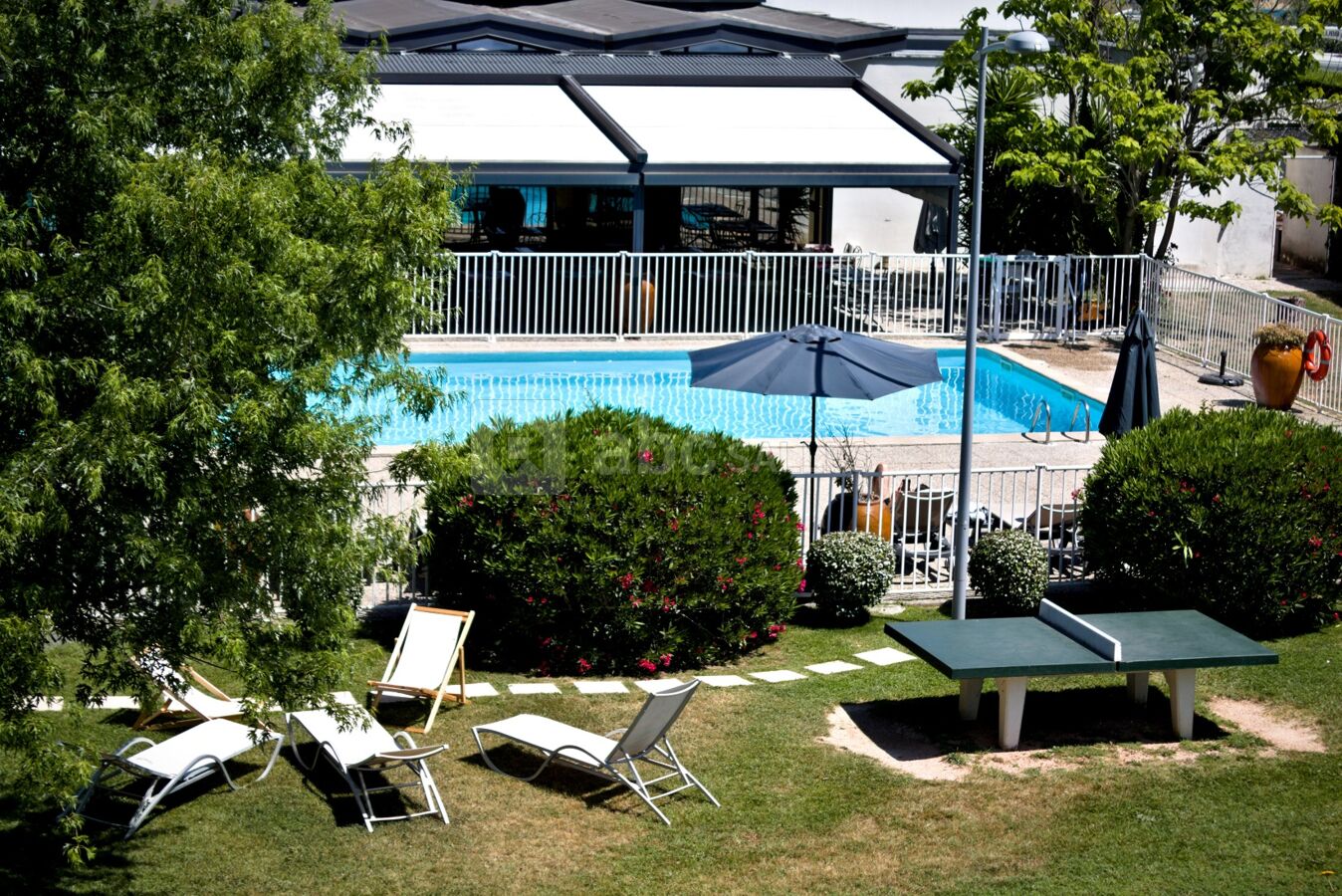 Piscine et jardin