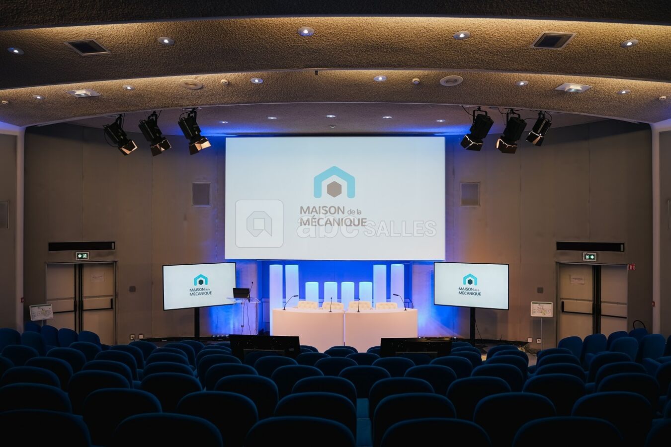Auditorium / 207 sièges + 6places accès PMR