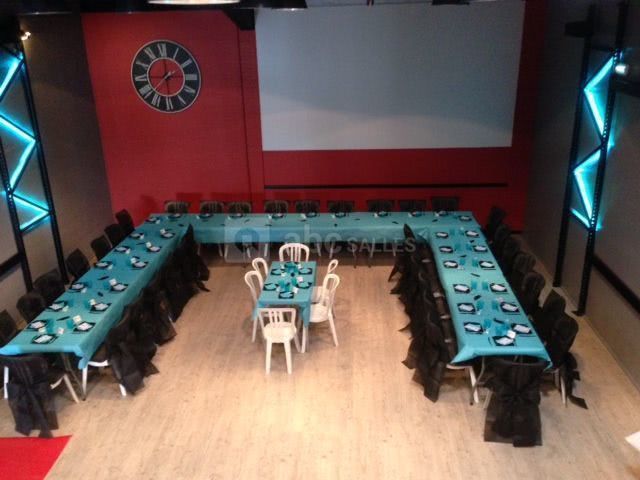 Disposition en U, leds turquoise au LOFT