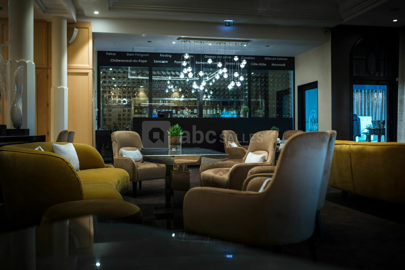 HOTEL LE PAVILLON / SALLE LOUNGE