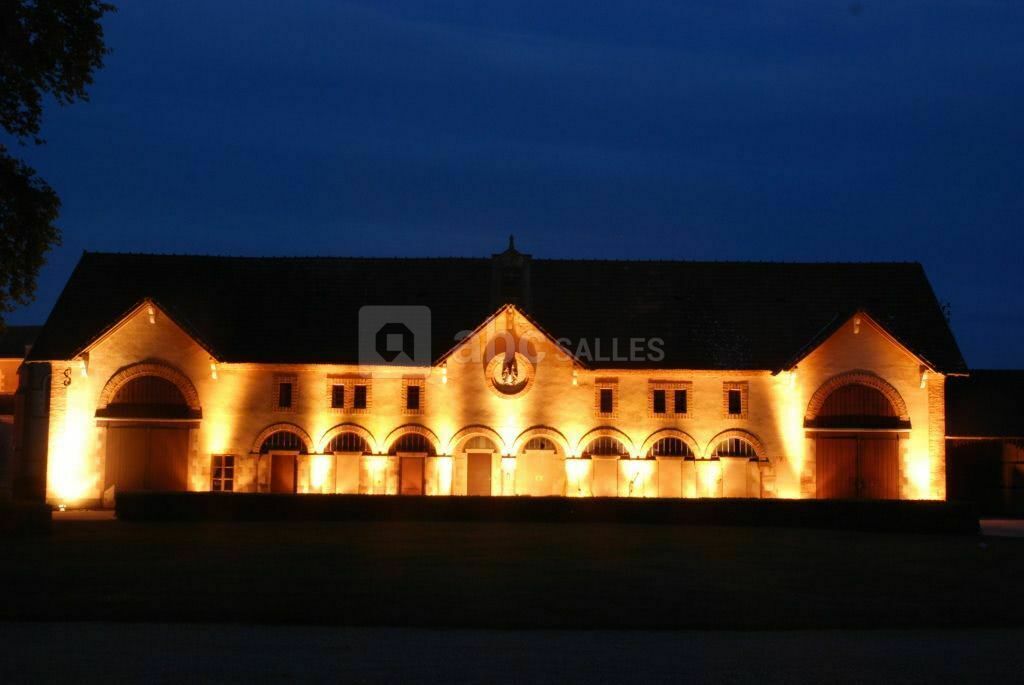 Façade des écuries (nuit)