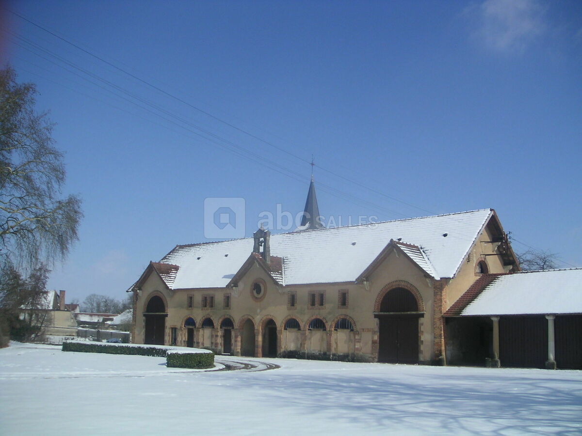 La façade des écuries (hiver)