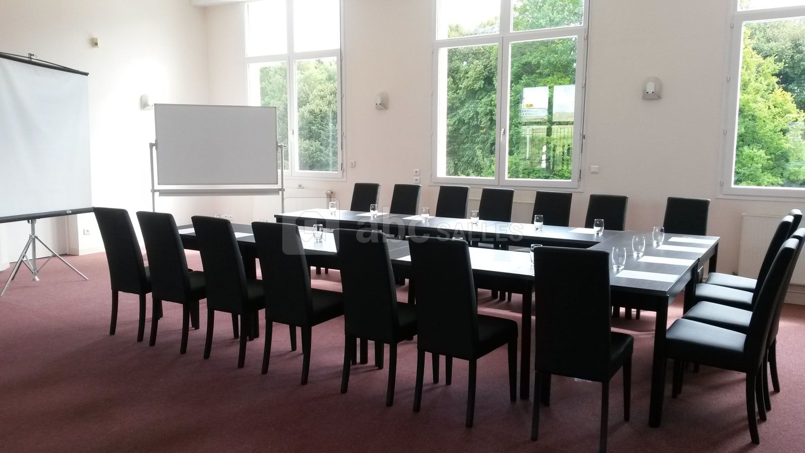 SALLE DE SÉMINAIRE