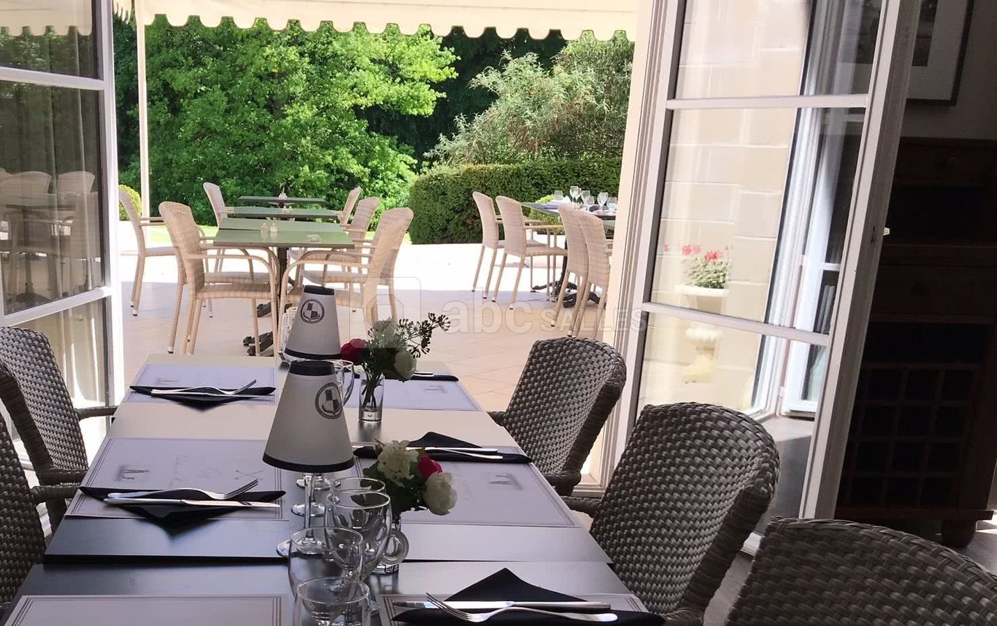 SALLE DE RESTAURANT