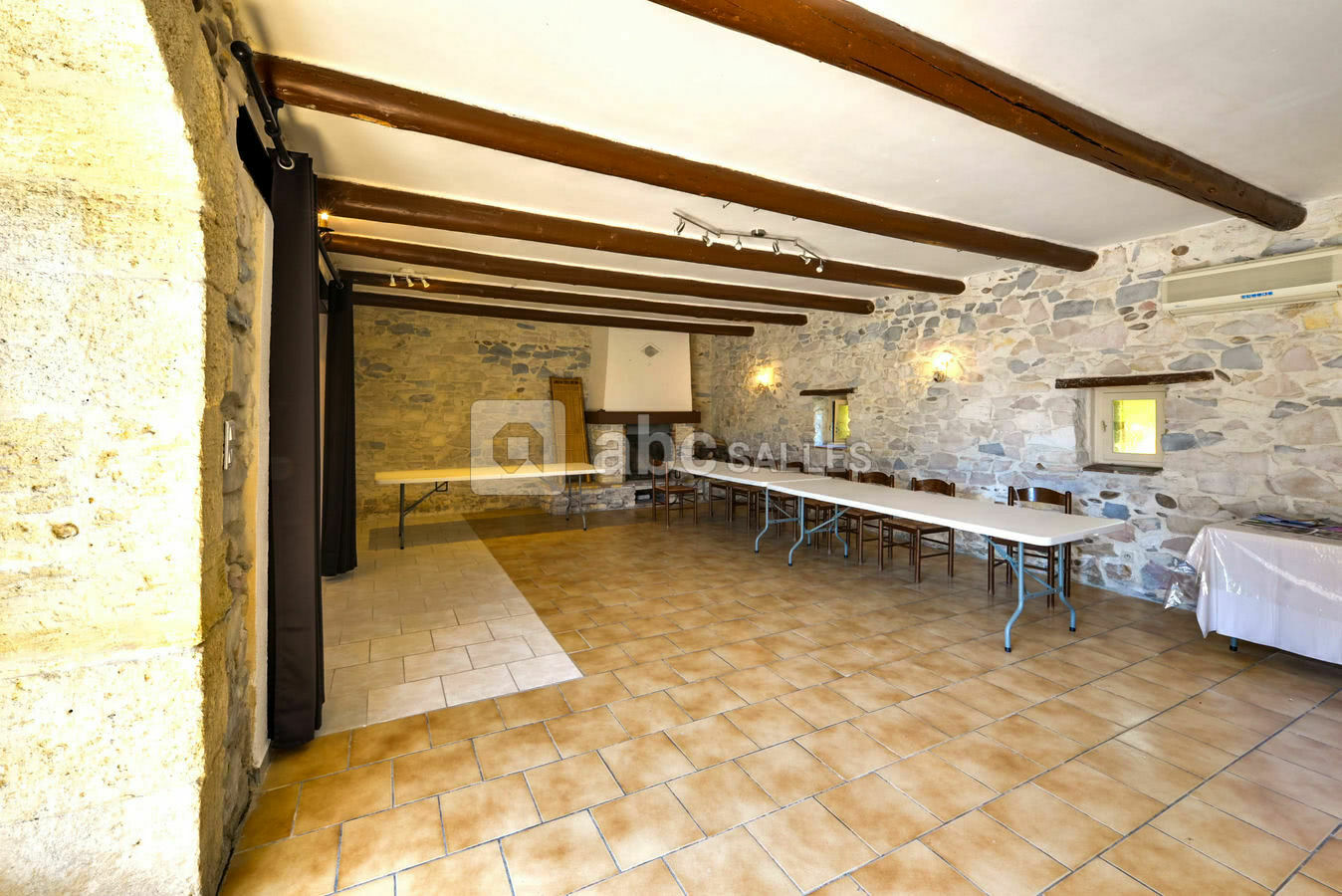 Petite salle de réception