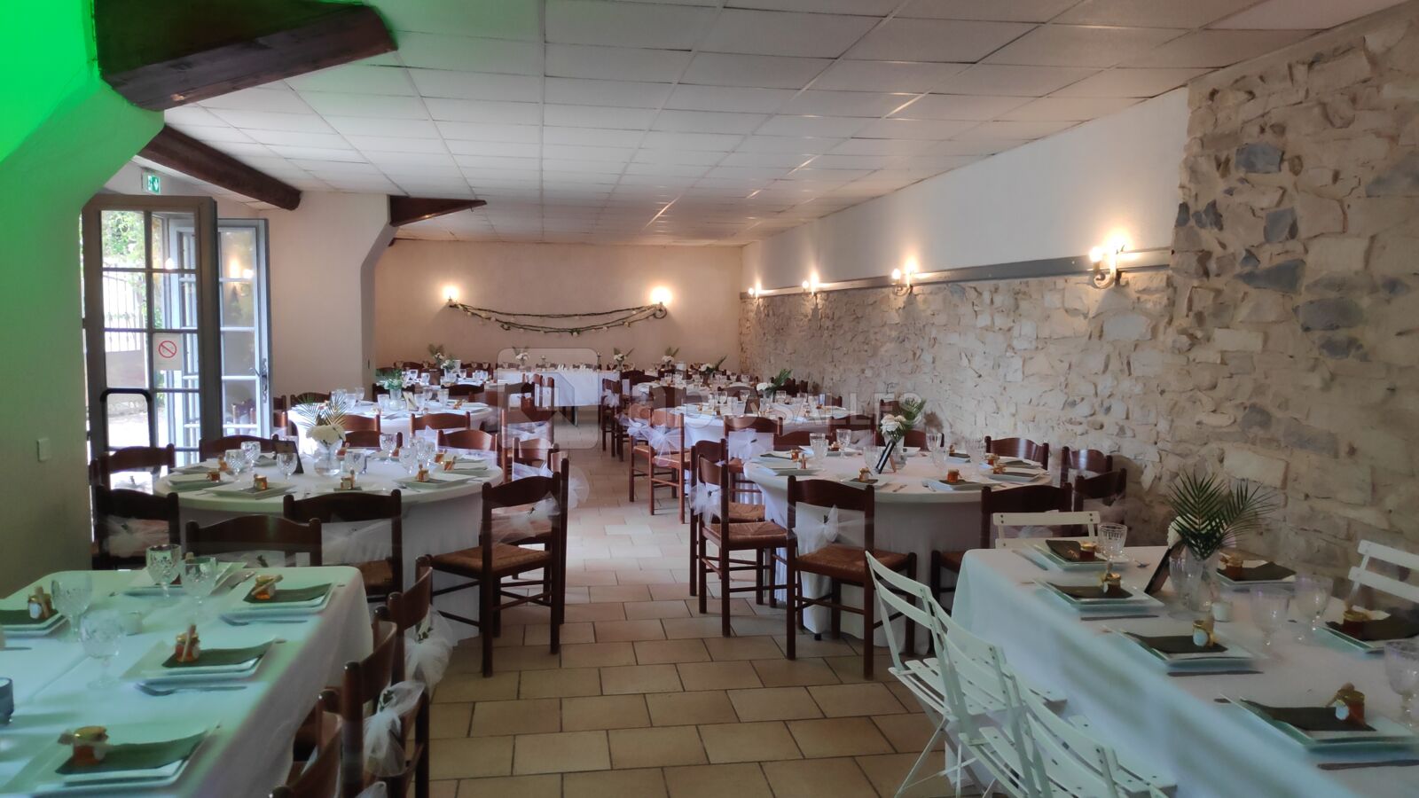 Grande salle du mas le Petit Nizon