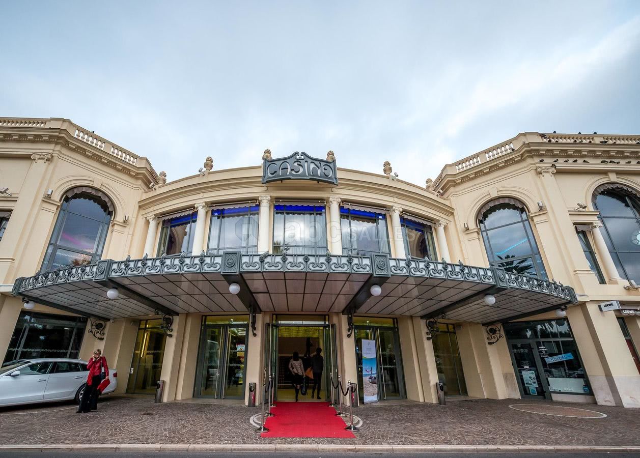 FACADE DU CASINO