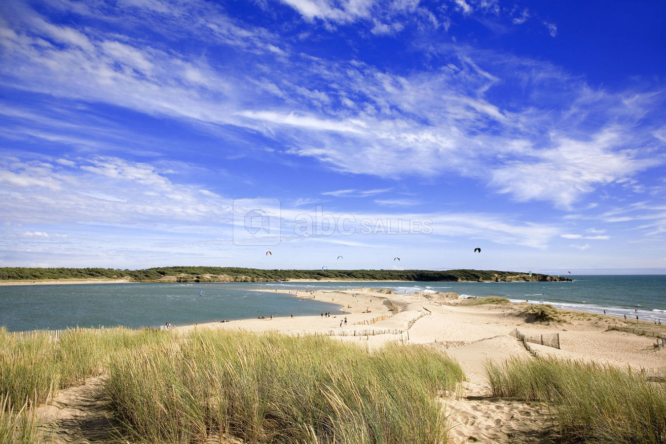A proximité de la superbe plage du Veillon