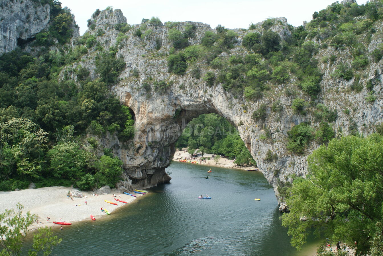 Gorges de l'ardeche caverne du pont d'arc